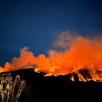 Incendio forestal se reactiva en el Parque Nacional Cayambe – Coca